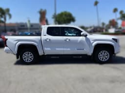 Toyota Tacoma 4WD SR5 Double Cab 5' Bed AT (Natl) 2026 — side view