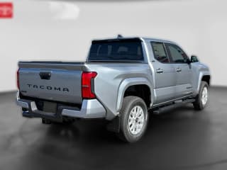 Toyota Tacoma 4WD SR5 Double Cab 5' Bed AT (Natl)
