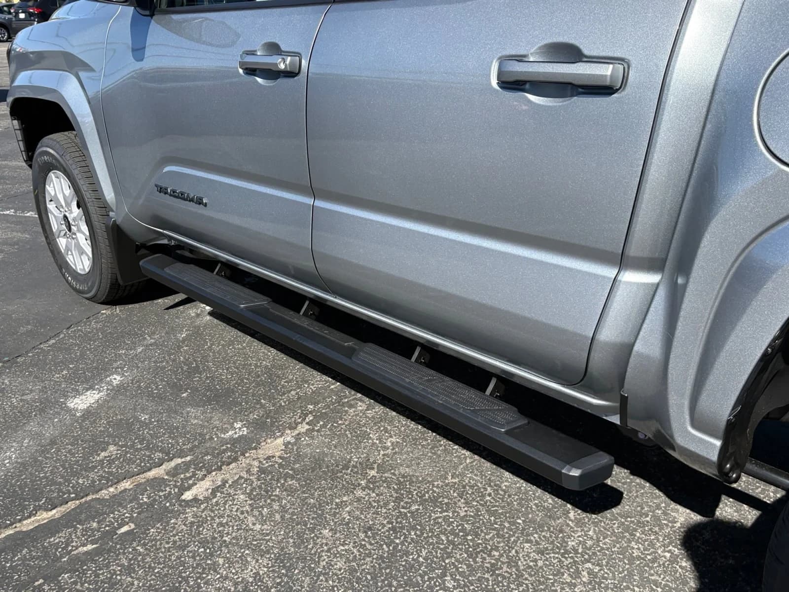 Toyota Tacoma 4WD SR5 Double Cab 5' Bed AT (Natl) 2026 — side view