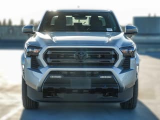 Toyota Tacoma 4WD SR5 Double Cab 5' Bed AT (GS)