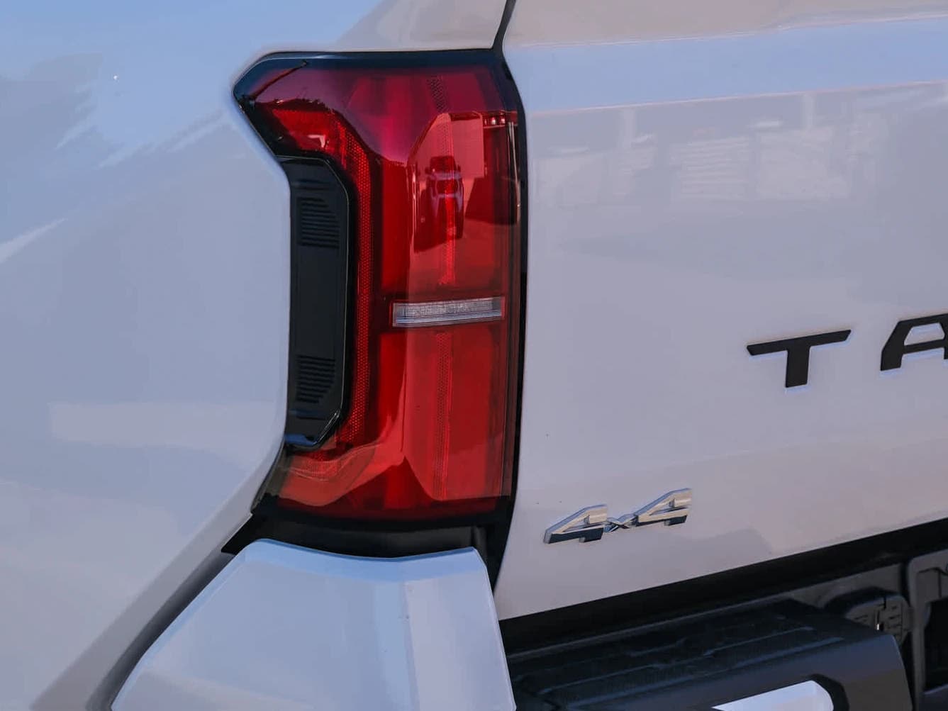 Toyota Tacoma 4WD SR5 Double Cab 6' Bed AT (Natl) 2026 — side view
