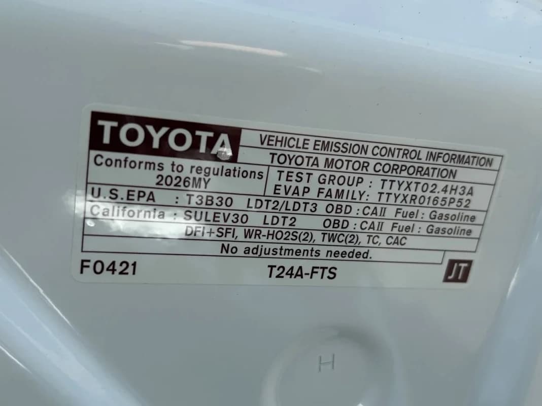 Toyota Tacoma 4WD TRD Off Road Double Cab 6' Bed AT (Natl) 2026 — side view