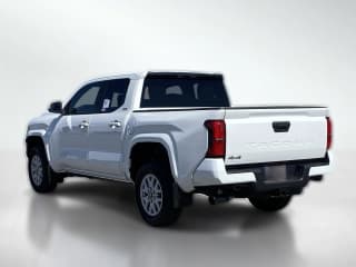 Toyota Tacoma 4WD SR5 Double Cab 5' Bed AT (Natl)