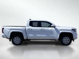Toyota Tacoma 4WD SR5 Double Cab 5' Bed AT (Natl) 2026 — side view