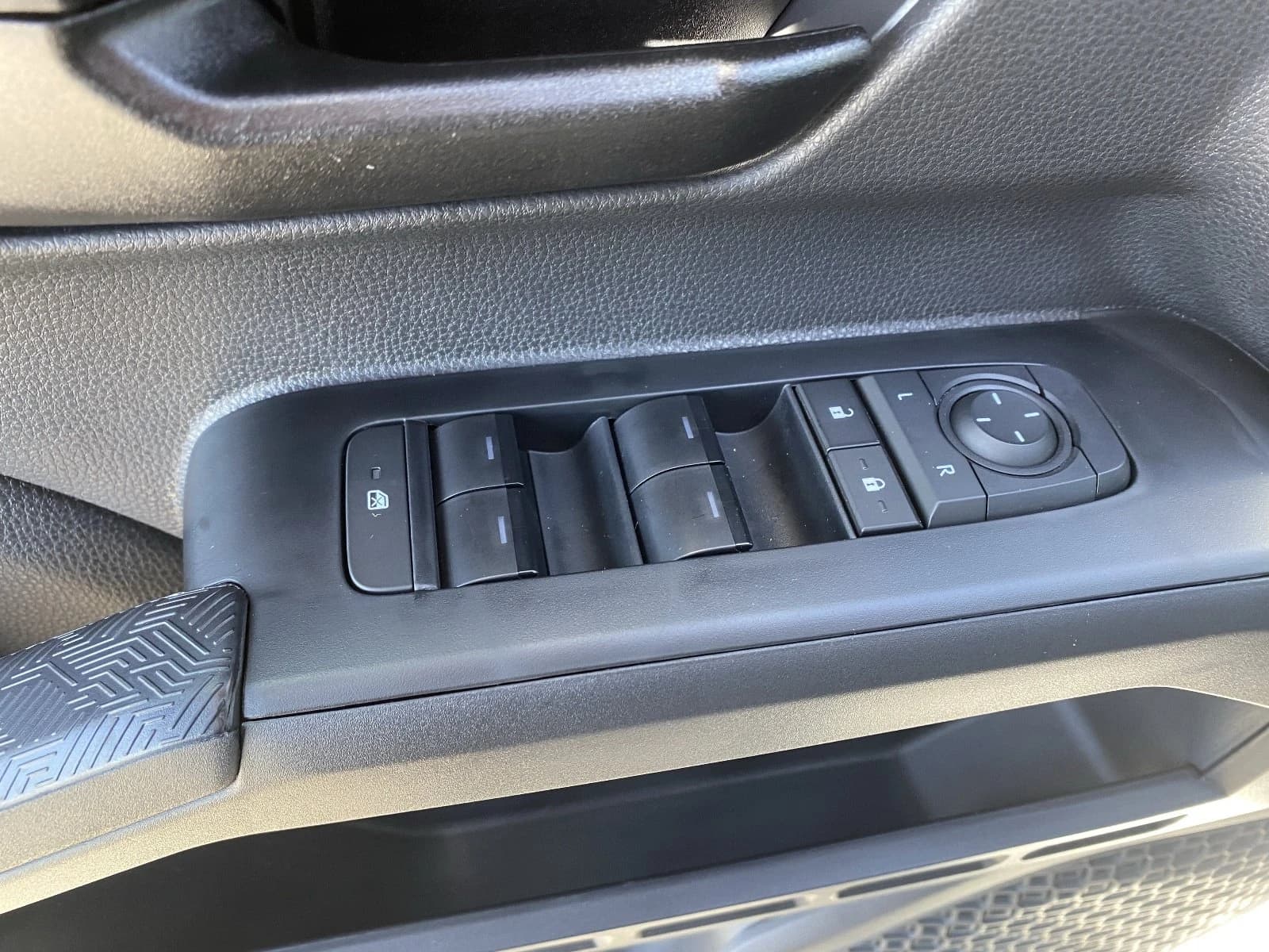 Toyota Tacoma 4WD SR5 Double Cab 5' Bed AT (Natl) 2026 — side view