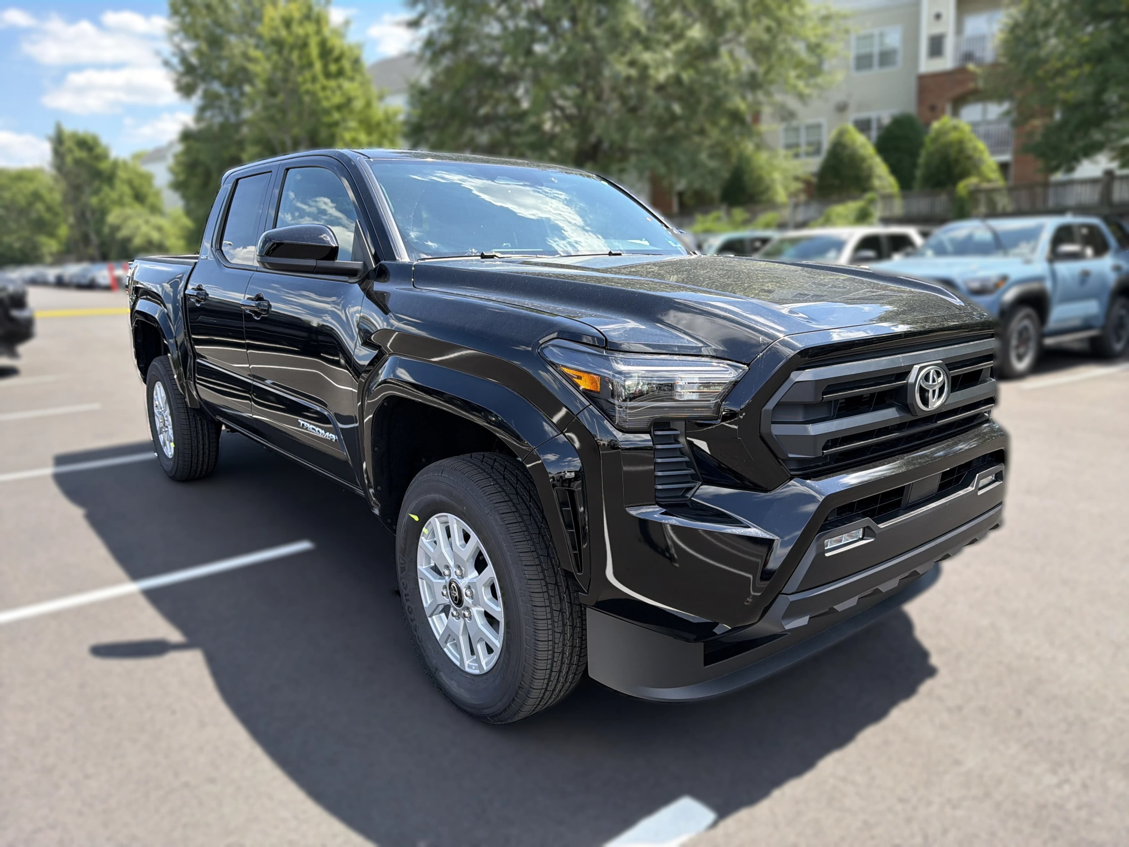 Toyota Tacoma 4WD SR5 Double Cab 5' Bed AT (Natl) 2026 — side view