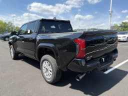 Toyota Tacoma 4WD SR5 Double Cab 5' Bed AT (Natl) 2026 — side view