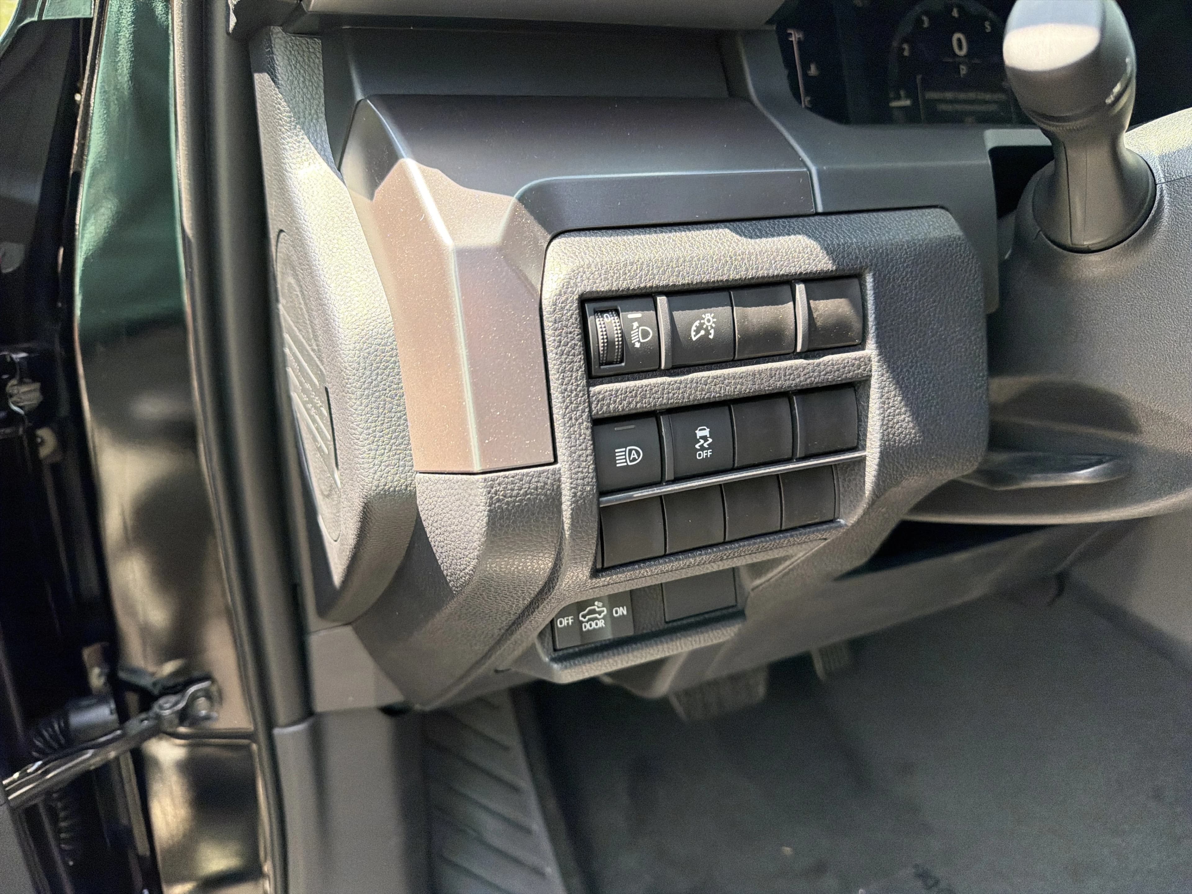 Toyota Tacoma 4WD SR5 Double Cab 5' Bed AT (Natl) 2026 — side view