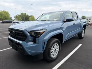 Toyota Tacoma 4WD SR5 Double Cab 5' Bed AT (Natl)
