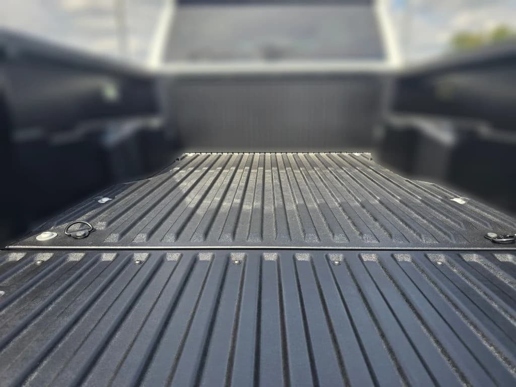 Toyota Tacoma 4WD SR5 Double Cab 5' Bed AT (Natl) 2026 — side view