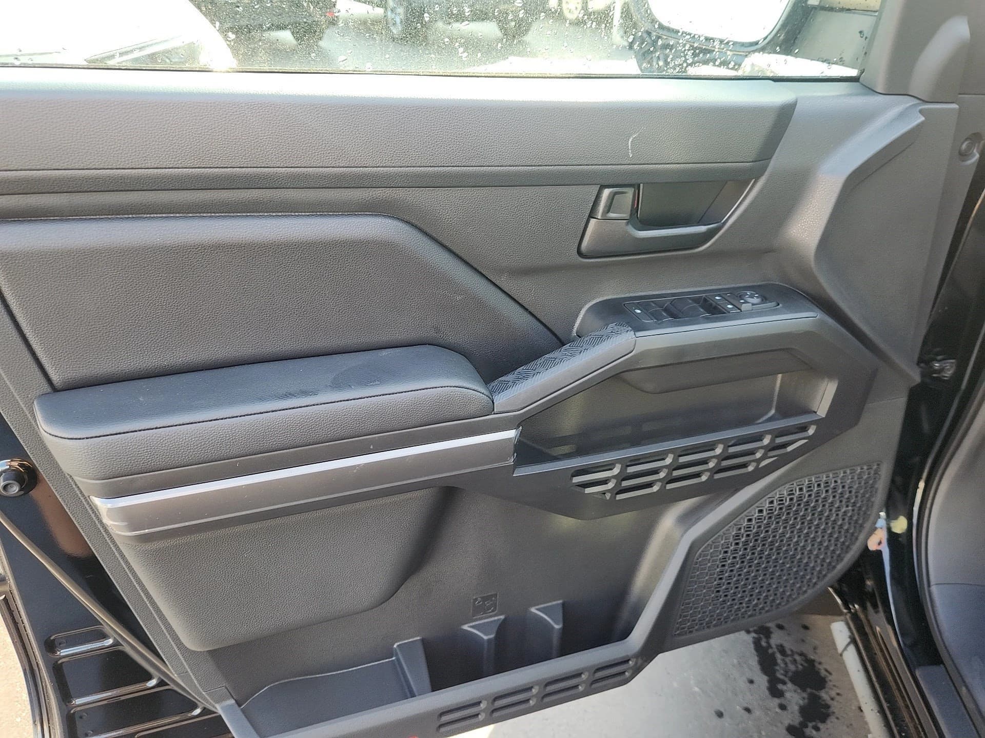 Toyota Tacoma 4WD SR5 Double Cab 5' Bed AT (GS) 2026 — side view