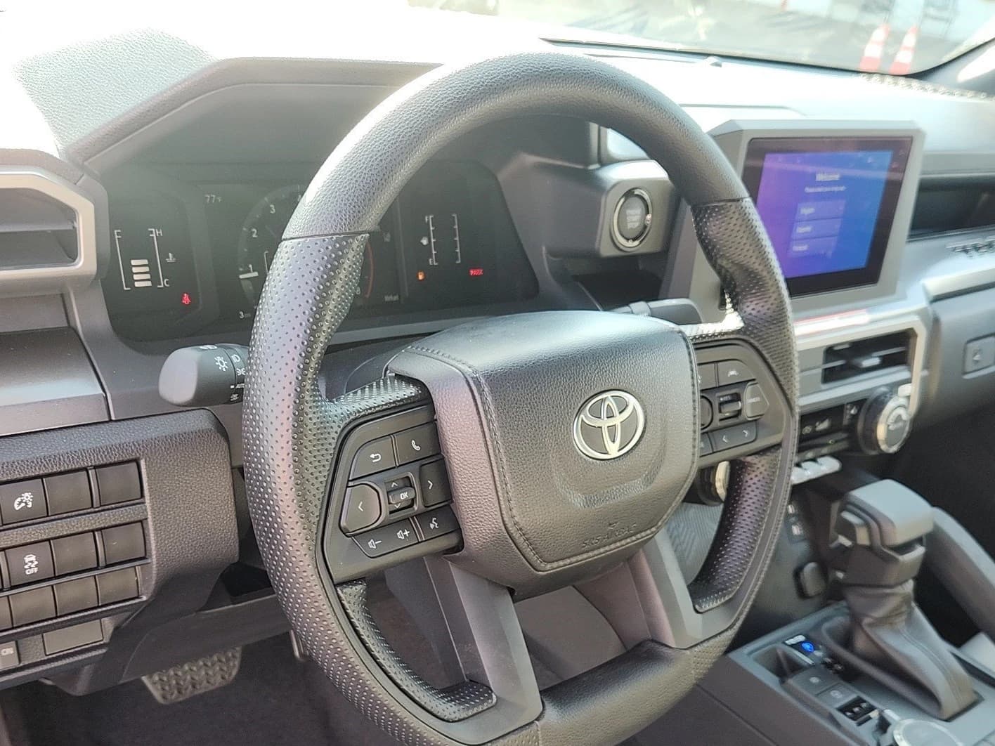Toyota Tacoma 4WD SR5 Double Cab 5' Bed AT (GS) 2026 — side view