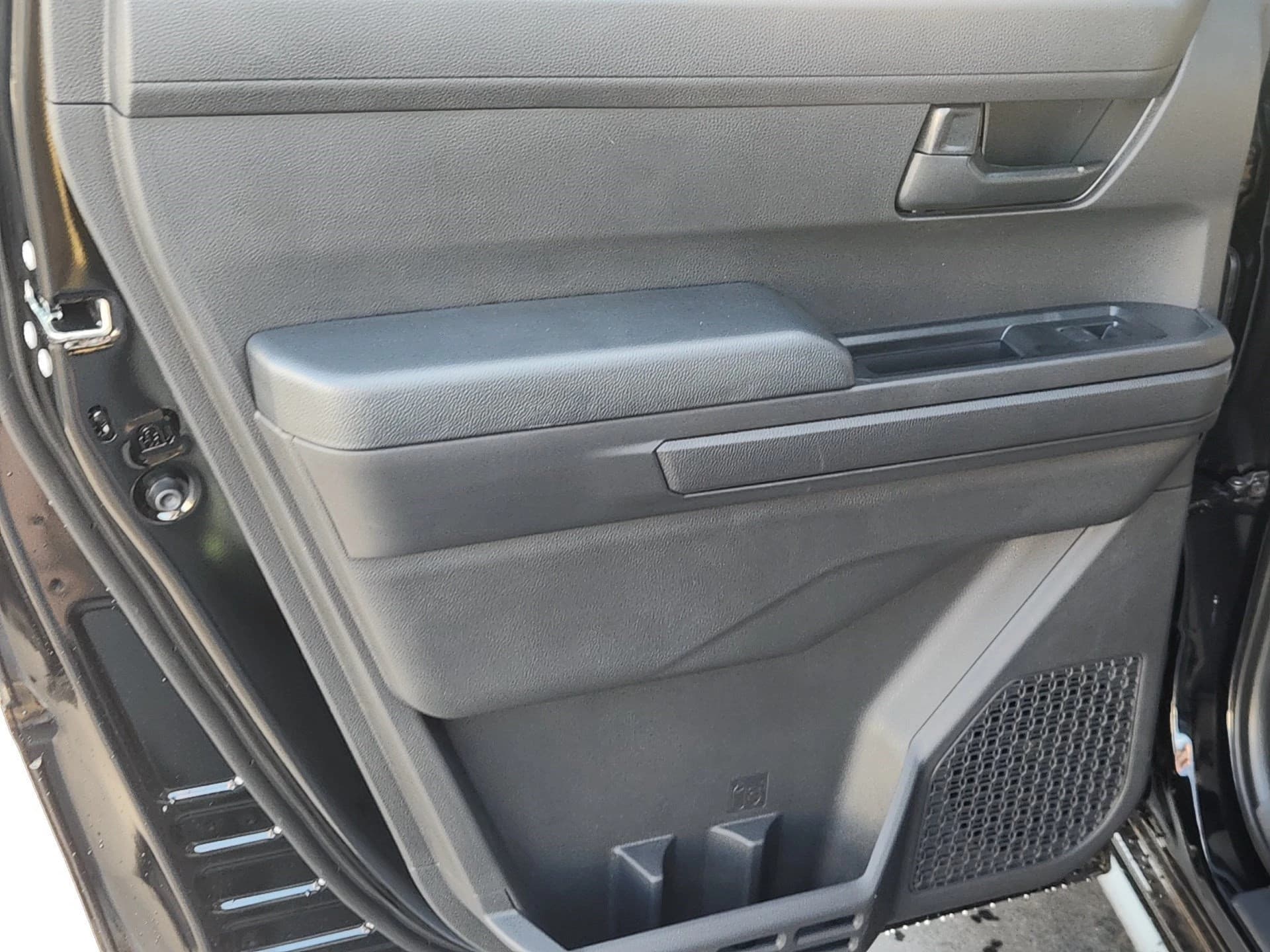 Toyota Tacoma 4WD SR5 Double Cab 5' Bed AT (GS) 2026 — side view