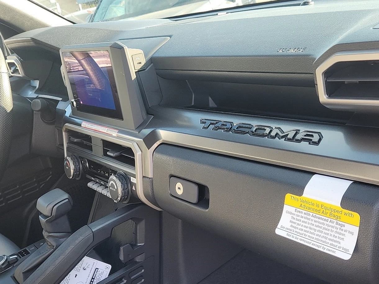 Toyota Tacoma 4WD SR5 Double Cab 5' Bed AT (GS) 2026 — side view