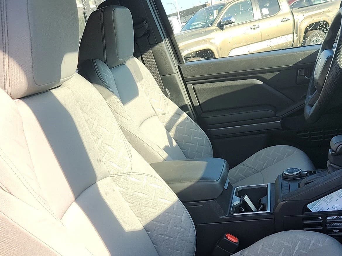 Toyota Tacoma 4WD SR5 Double Cab 5' Bed AT (GS) 2026 — side view
