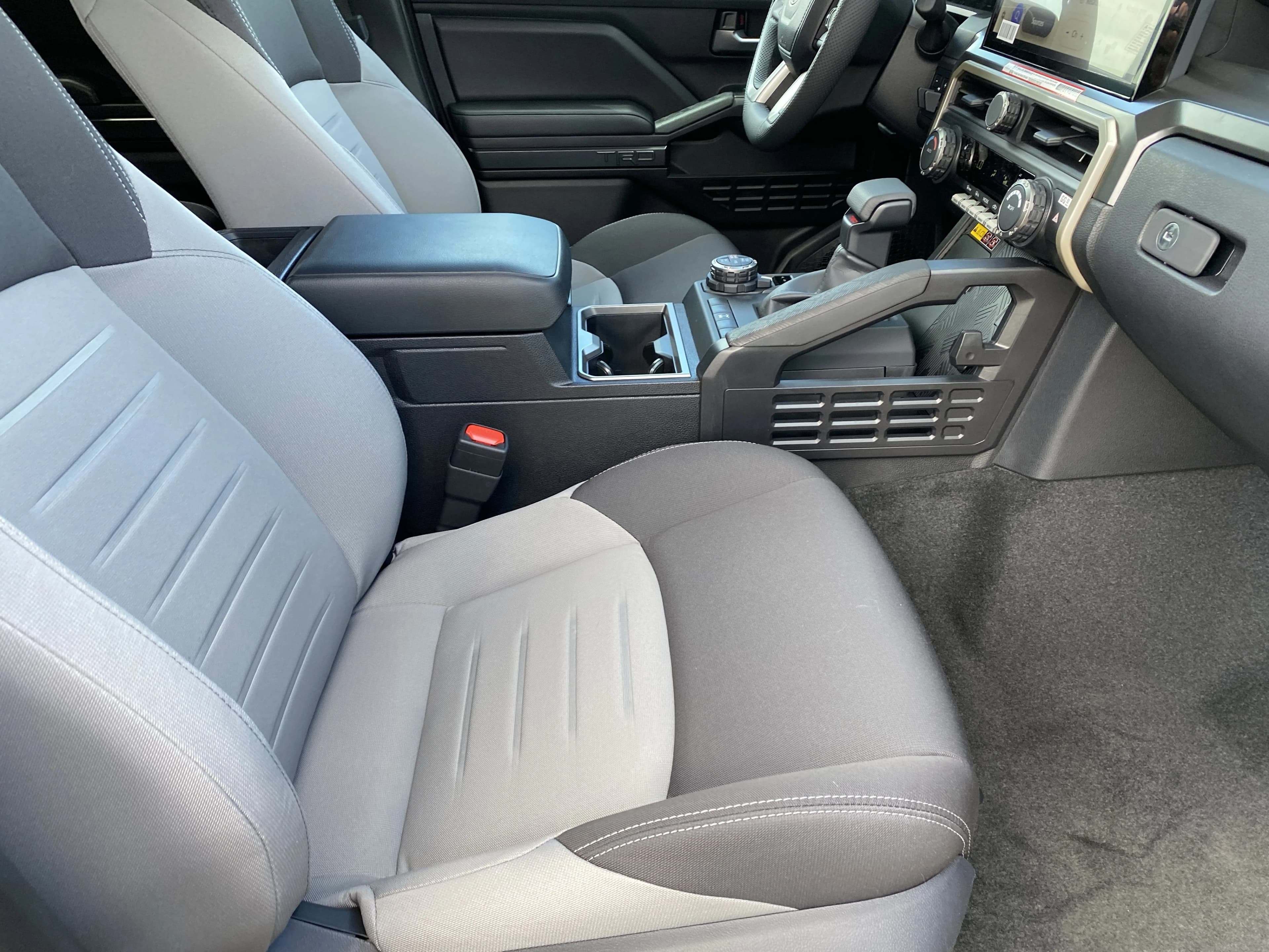 Toyota Tacoma 4WD TRD Off Road Double Cab 6' Bed AT (Natl) 2026 — side view