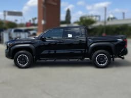 Toyota Tacoma 4WD TRD Off Road Double Cab 6' Bed AT (Natl) 2026 — side view