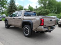 Toyota Tacoma 4WD TRD Off Road Double Cab 5' Bed AT (Natl) 2026 — side view