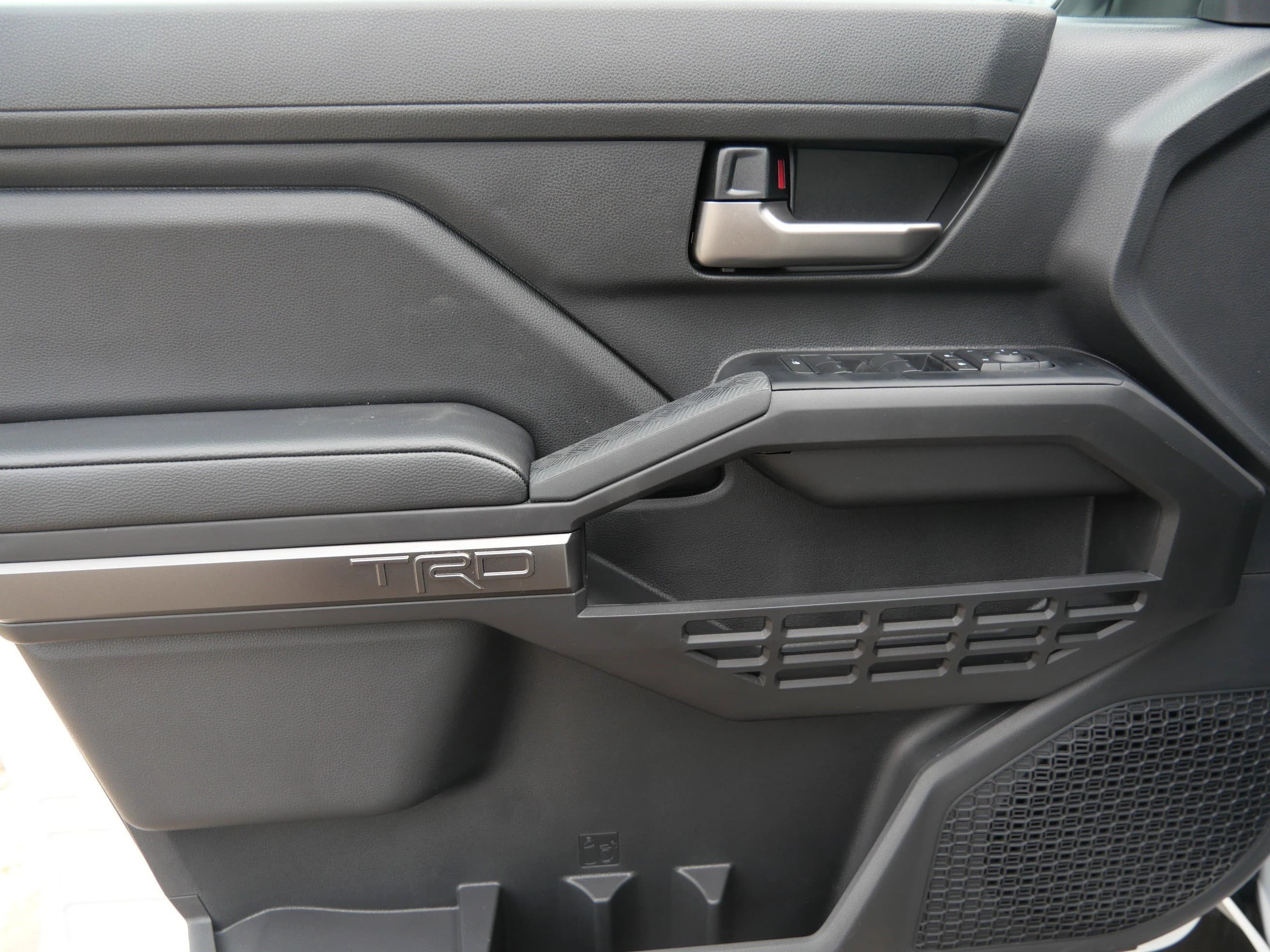 Toyota Tacoma 4WD TRD Off Road Double Cab 5' Bed AT (Natl) 2026 — side view