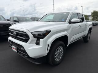 Toyota Tacoma 4WD SR5 Double Cab 5' Bed AT (Natl)