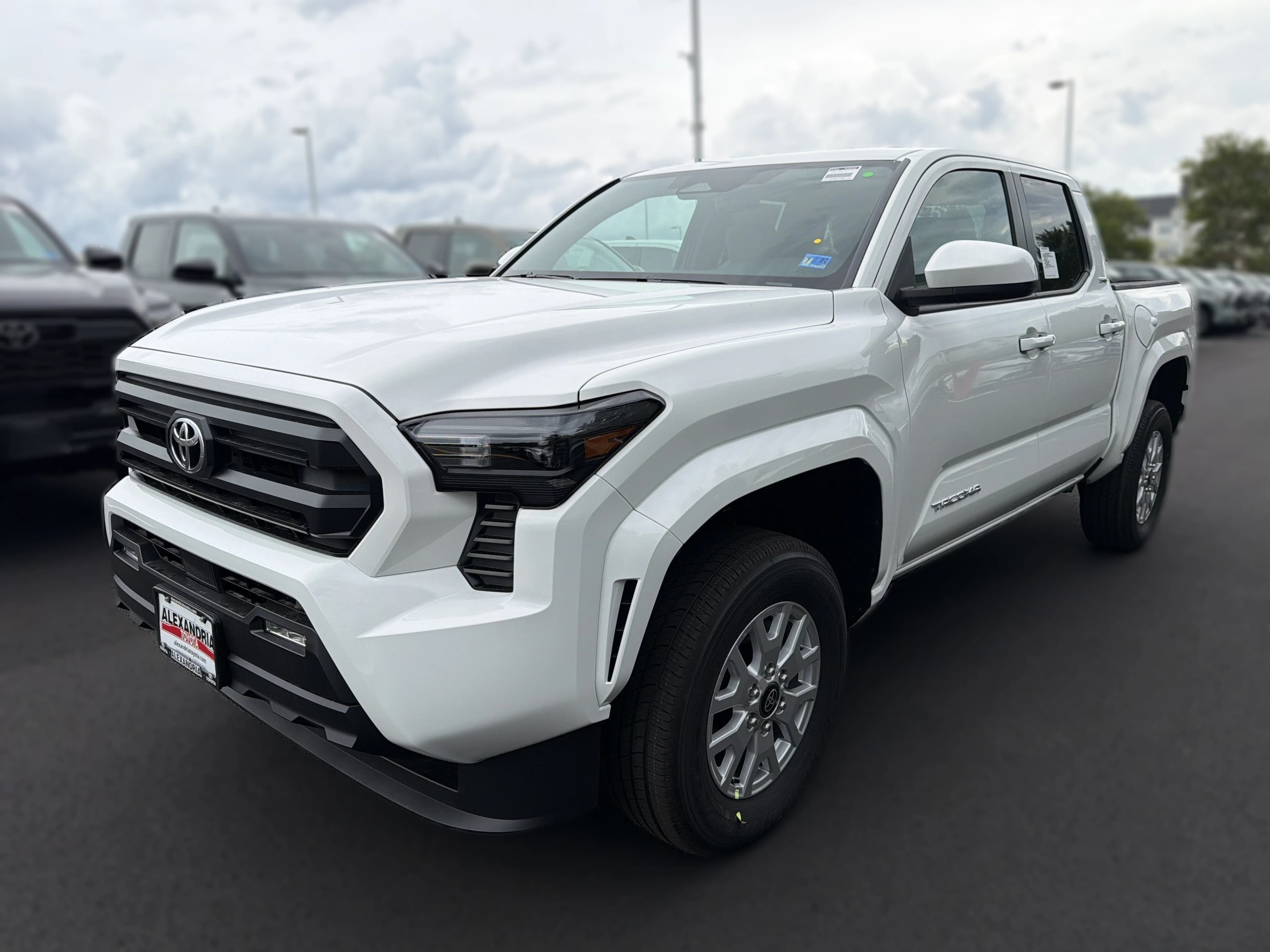 Toyota Tacoma 4WD SR5 Double Cab 5' Bed AT (Natl) 2026 — side view