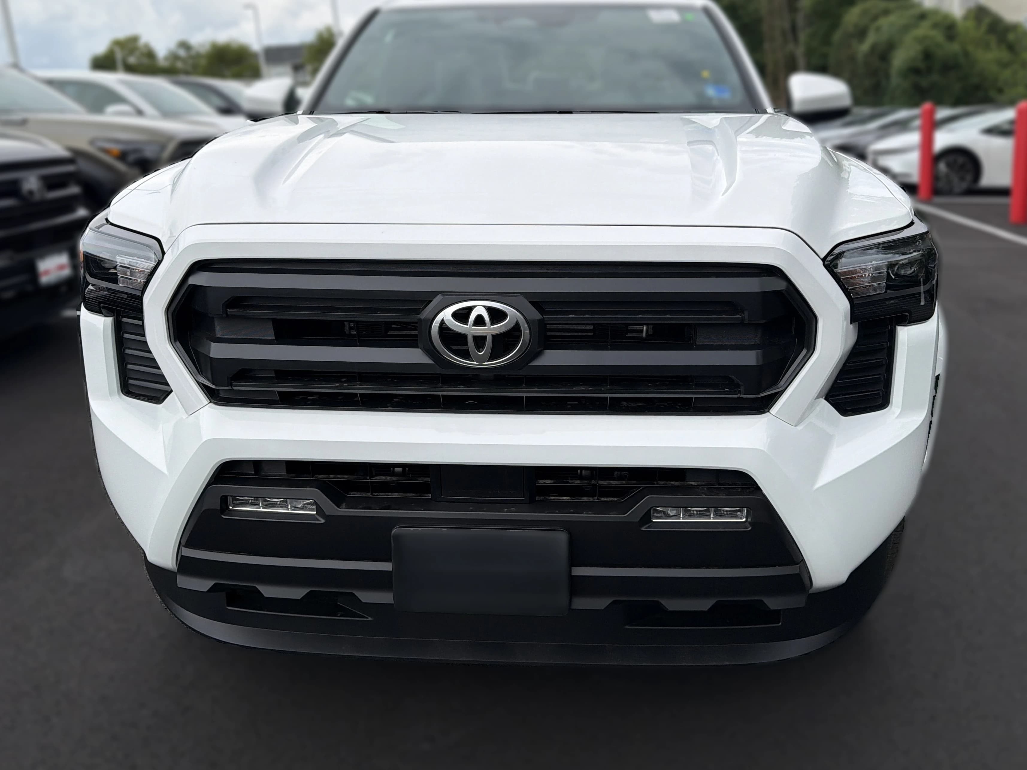 Toyota Tacoma 4WD SR5 Double Cab 5' Bed AT (Natl) 2026 — side view