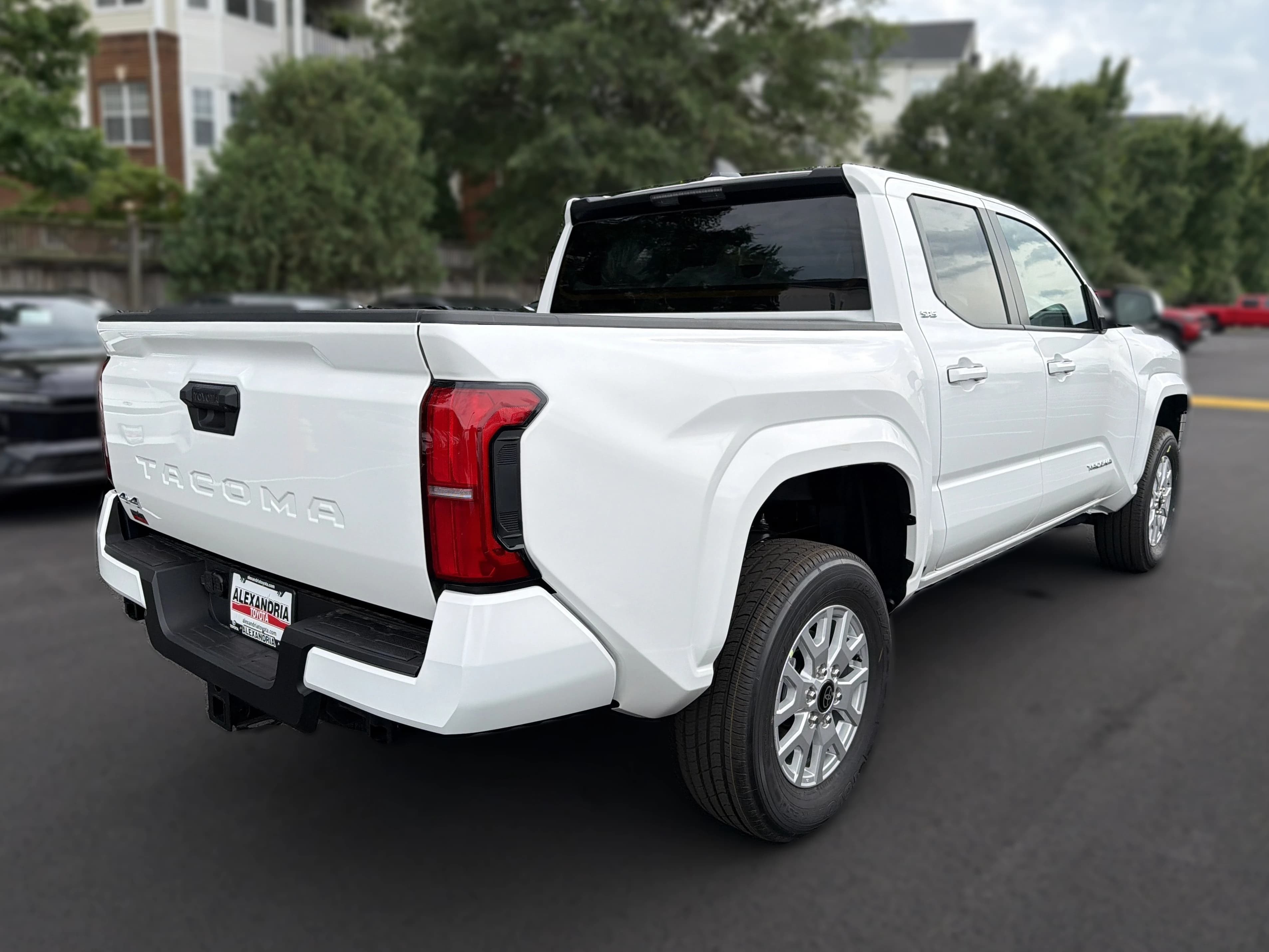 Toyota Tacoma 4WD SR5 Double Cab 5' Bed AT (Natl) 2026 — side view