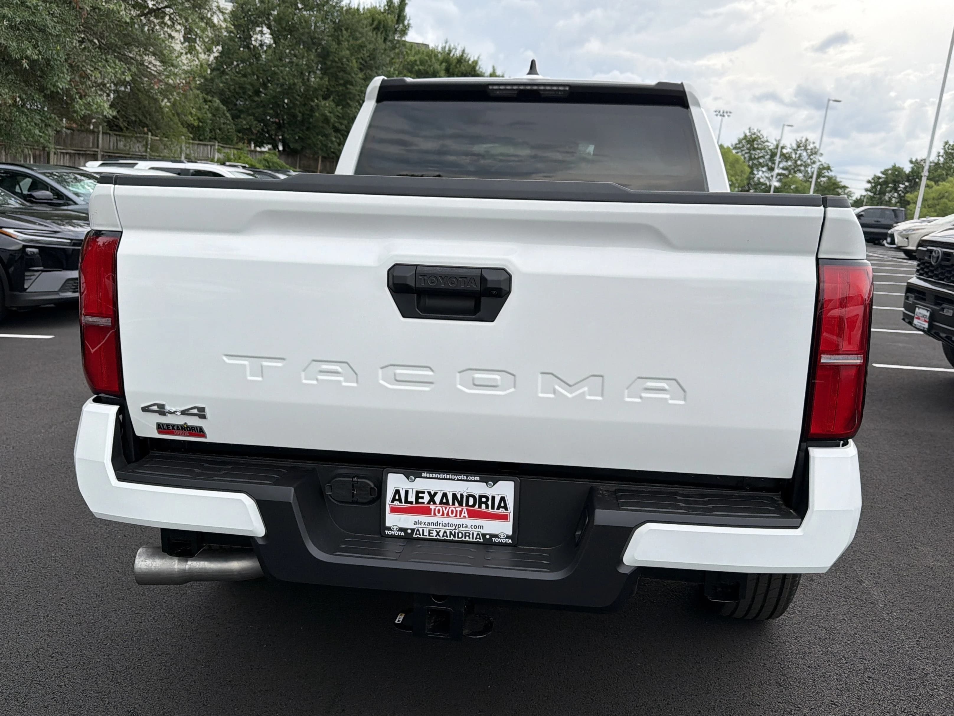 Toyota Tacoma 4WD SR5 Double Cab 5' Bed AT (Natl) 2026 — side view