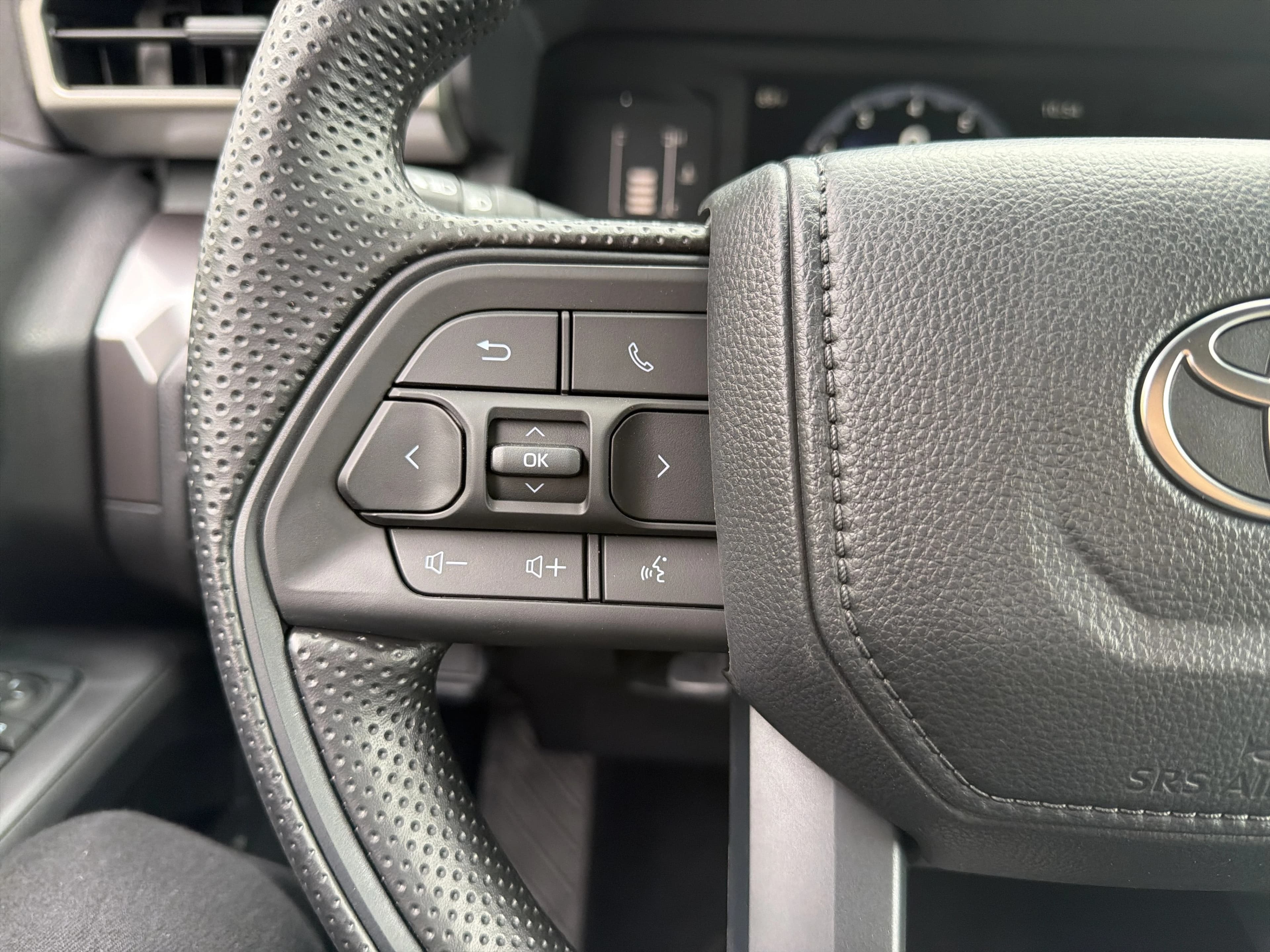 Toyota Tacoma 4WD SR5 Double Cab 5' Bed AT (Natl) 2026 — side view