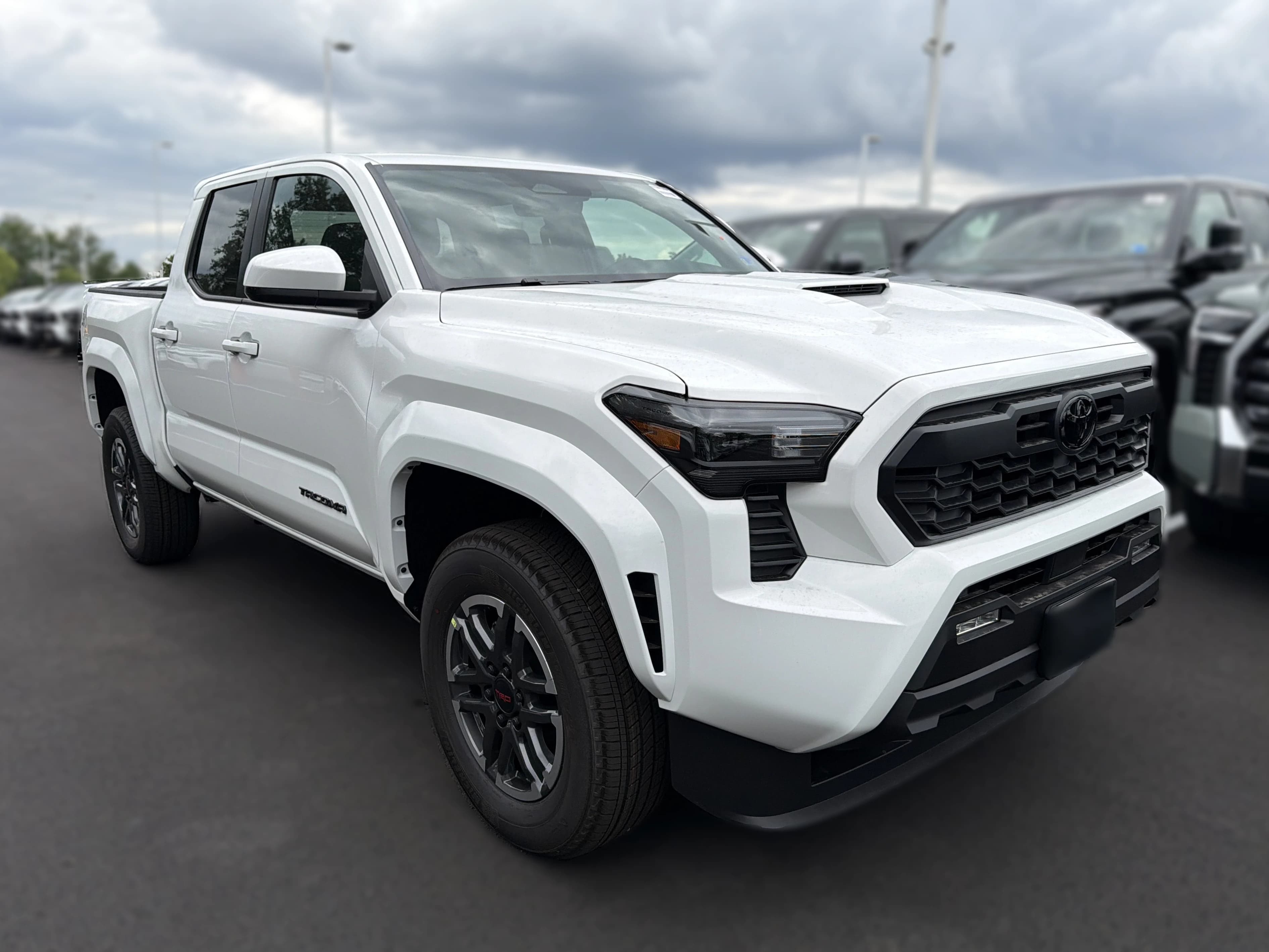 Toyota Tacoma 4WD TRD Off Road Double Cab 5' Bed AT (Natl) 2026 — side view