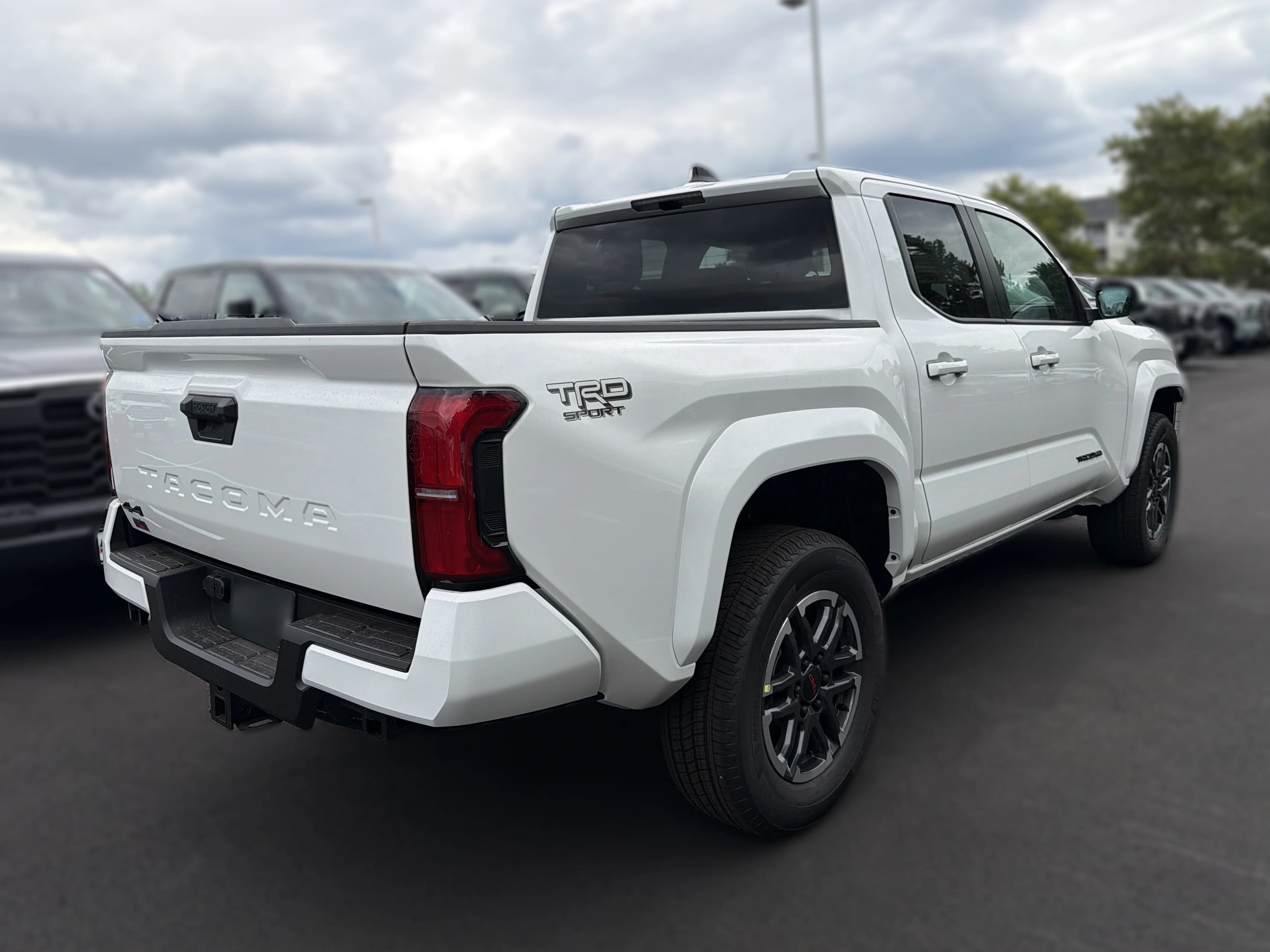 Toyota Tacoma 4WD TRD Off Road Double Cab 5' Bed AT (Natl) 2026 — side view