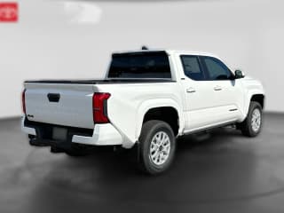 Toyota Tacoma 4WD SR5 Double Cab 5' Bed AT (Natl)