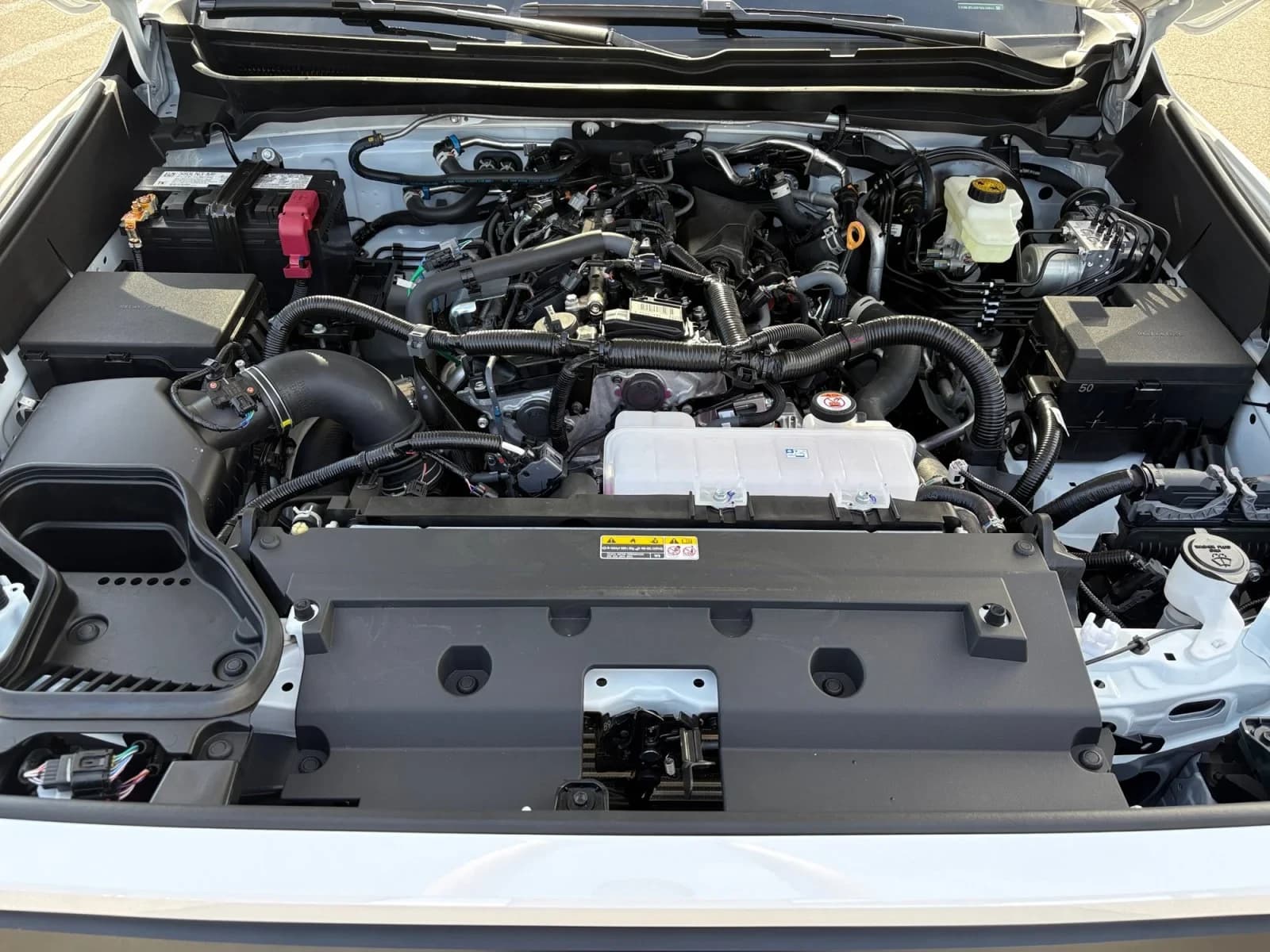 Toyota Tacoma 4WD SR5 Double Cab 5' Bed AT (Natl) 2026 — side view