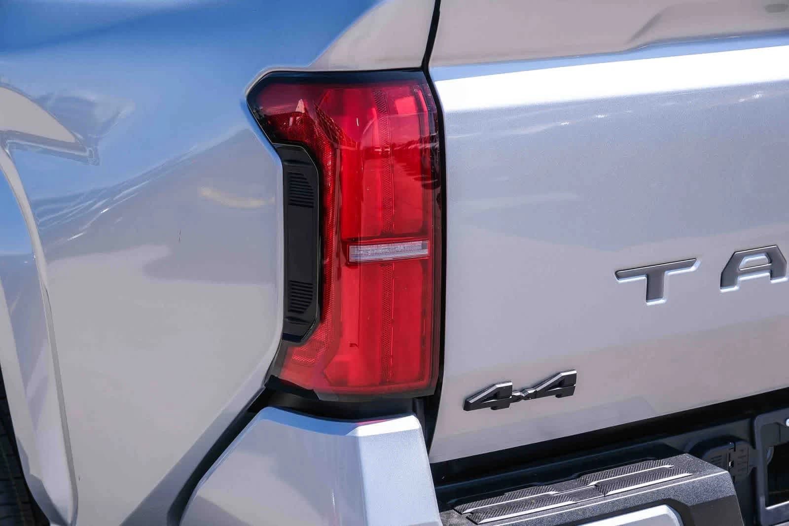 Toyota Tacoma 4WD SR5 Double Cab 5' Bed AT (Natl) 2026 — side view