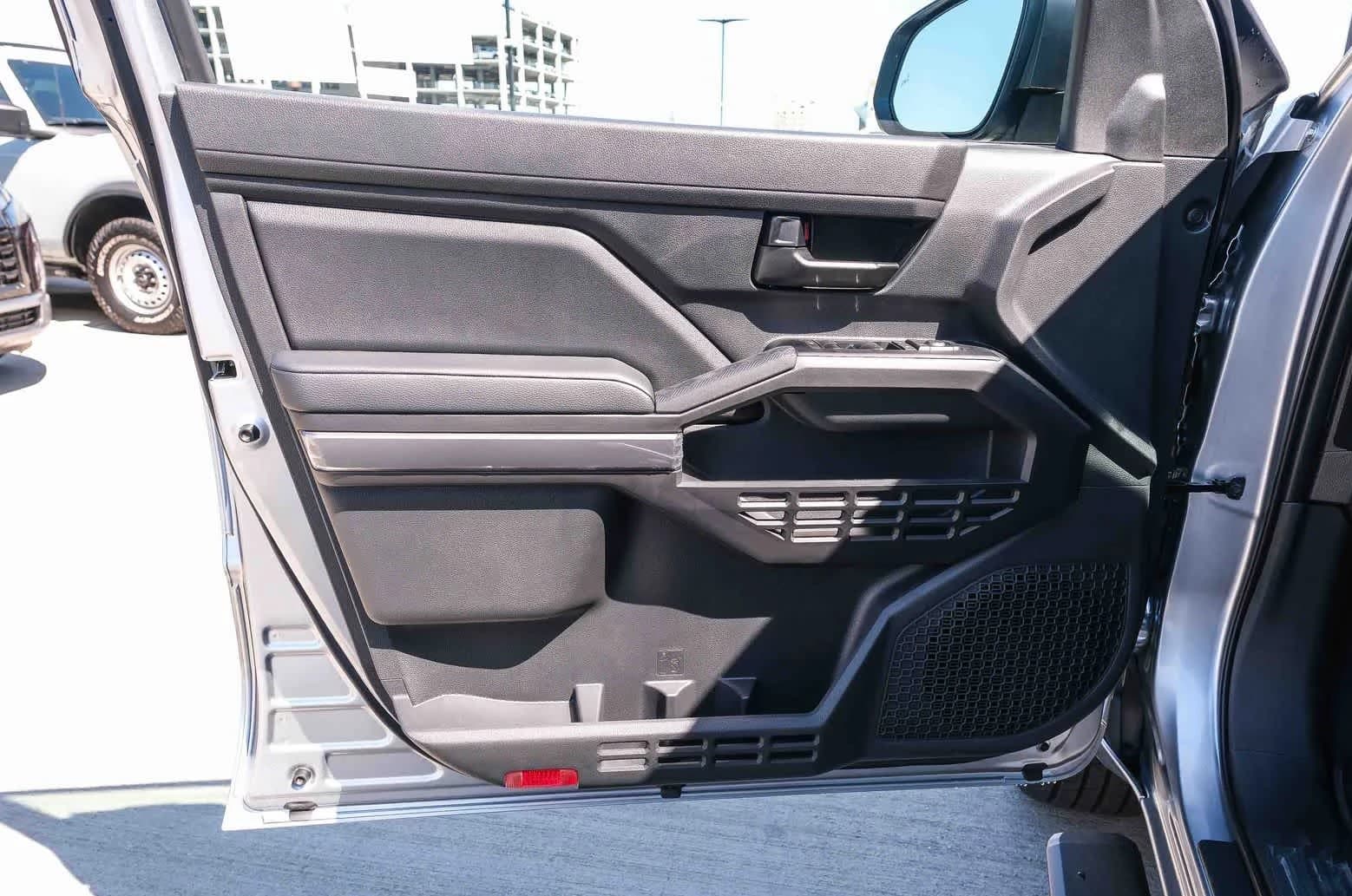 Toyota Tacoma 4WD SR5 Double Cab 5' Bed AT (Natl) 2026 — side view
