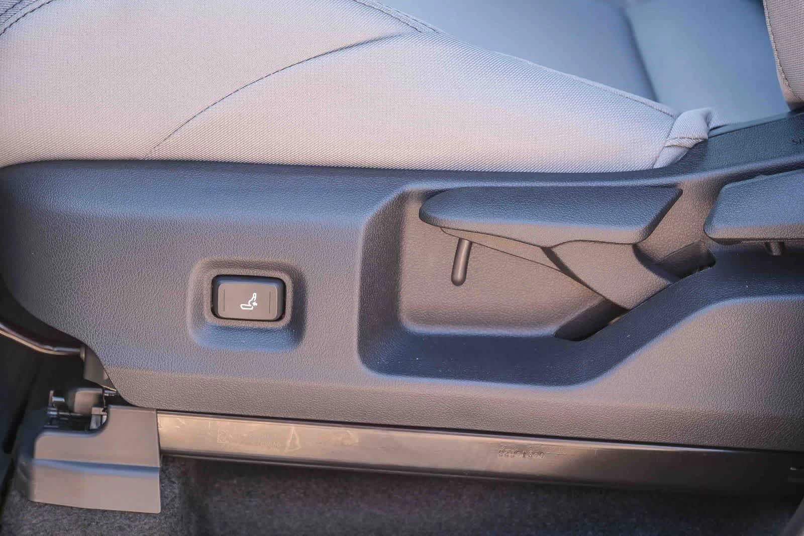 Toyota Tacoma 4WD SR5 Double Cab 5' Bed AT (Natl) 2026 — side view