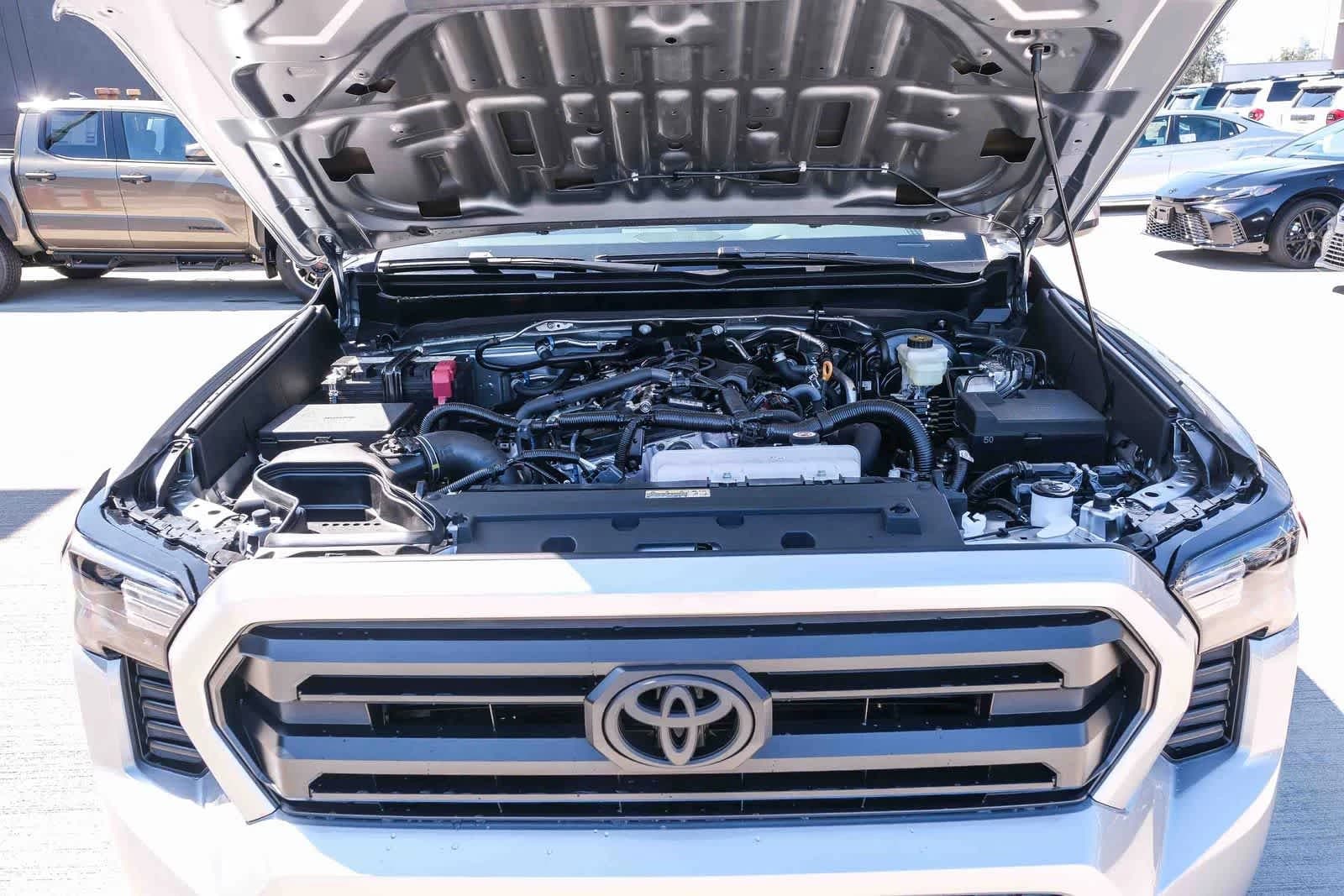 Toyota Tacoma 4WD SR5 Double Cab 5' Bed AT (Natl) 2026 — side view