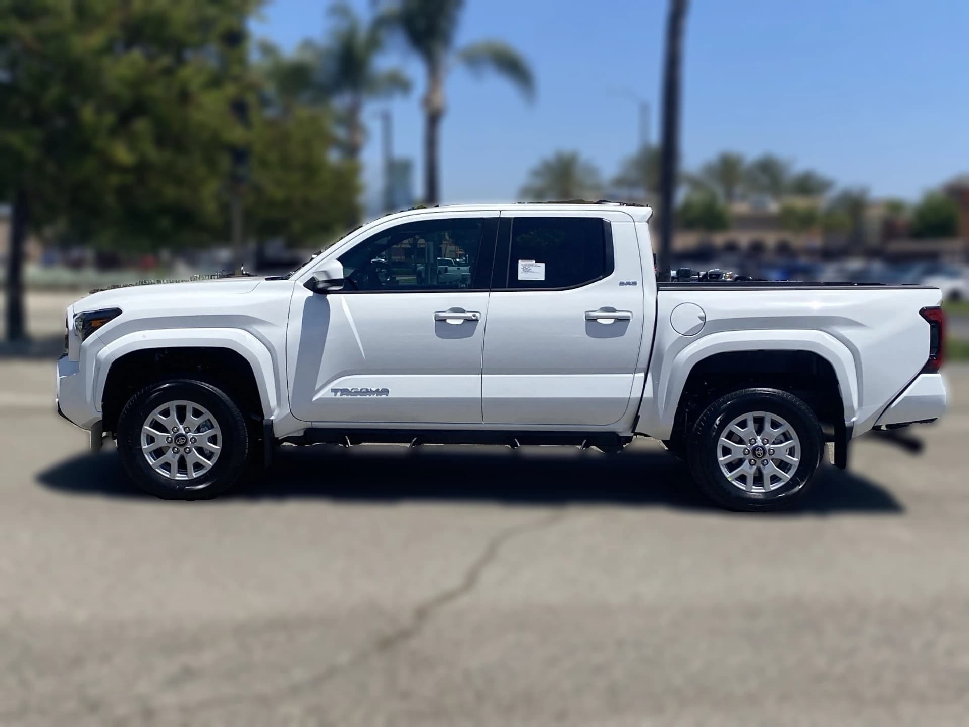 Toyota Tacoma 4WD SR5 Double Cab 5' Bed AT (Natl) 2026 — side view