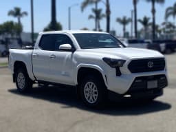 Toyota Tacoma 4WD SR5 Double Cab 5' Bed AT (Natl) 2026 — side view