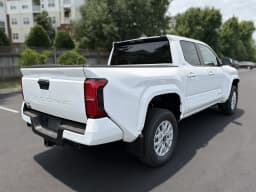 Toyota Tacoma 4WD SR5 Double Cab 6' Bed AT (Natl) 2026 — side view