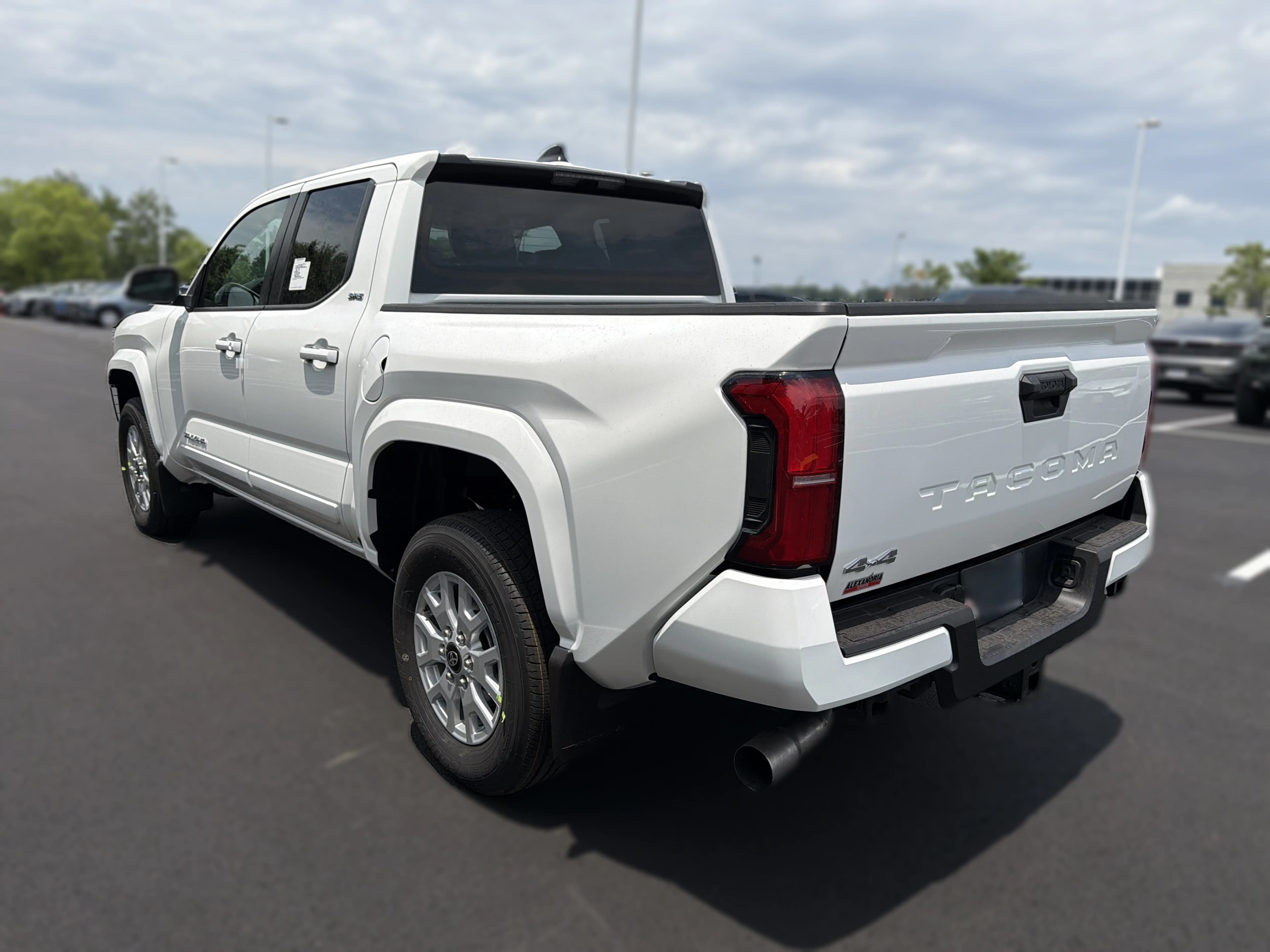 Toyota Tacoma 4WD SR5 Double Cab 6' Bed AT (Natl) 2026 — side view