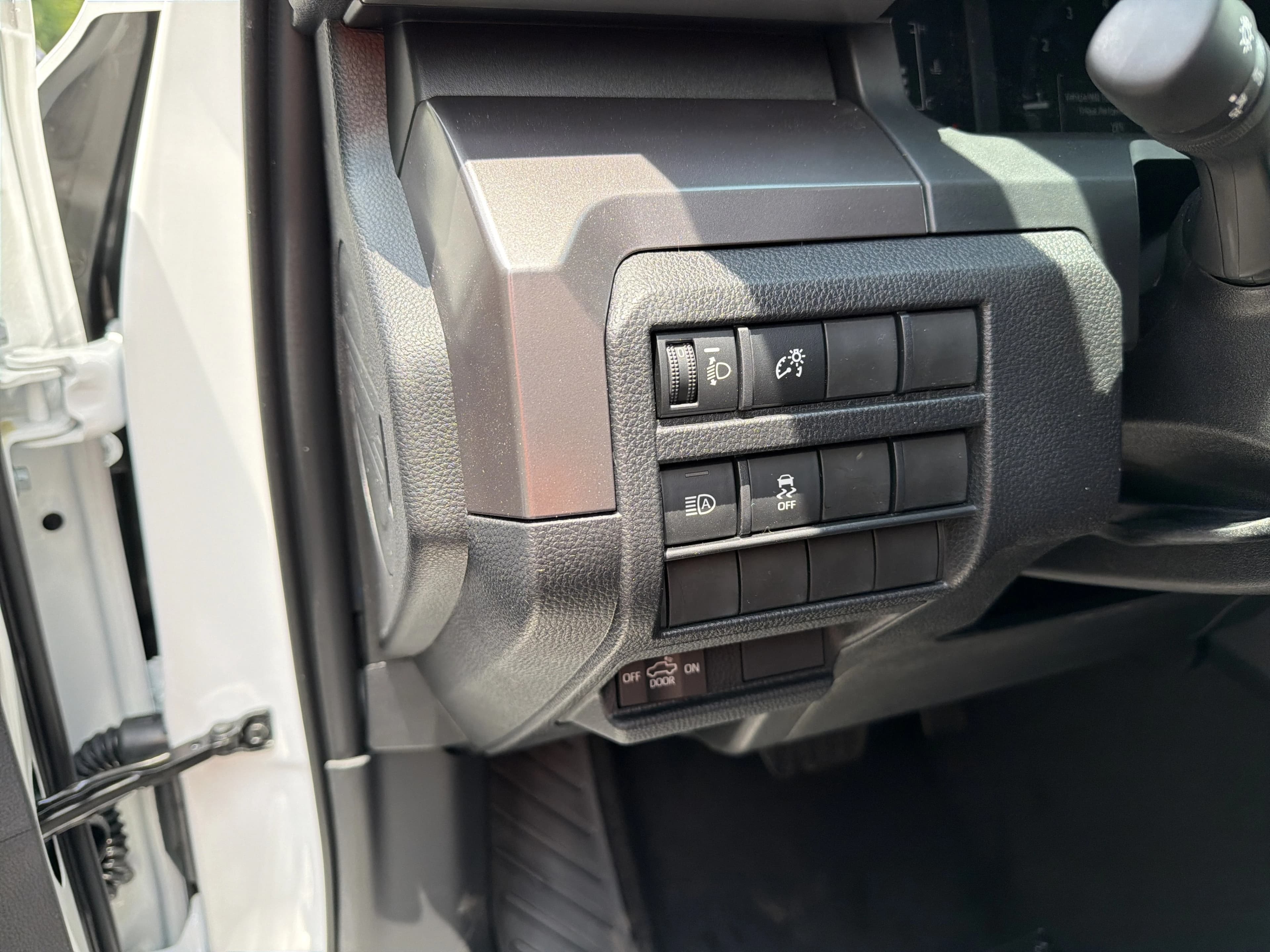 Toyota Tacoma 4WD SR5 Double Cab 6' Bed AT (Natl) 2026 — side view