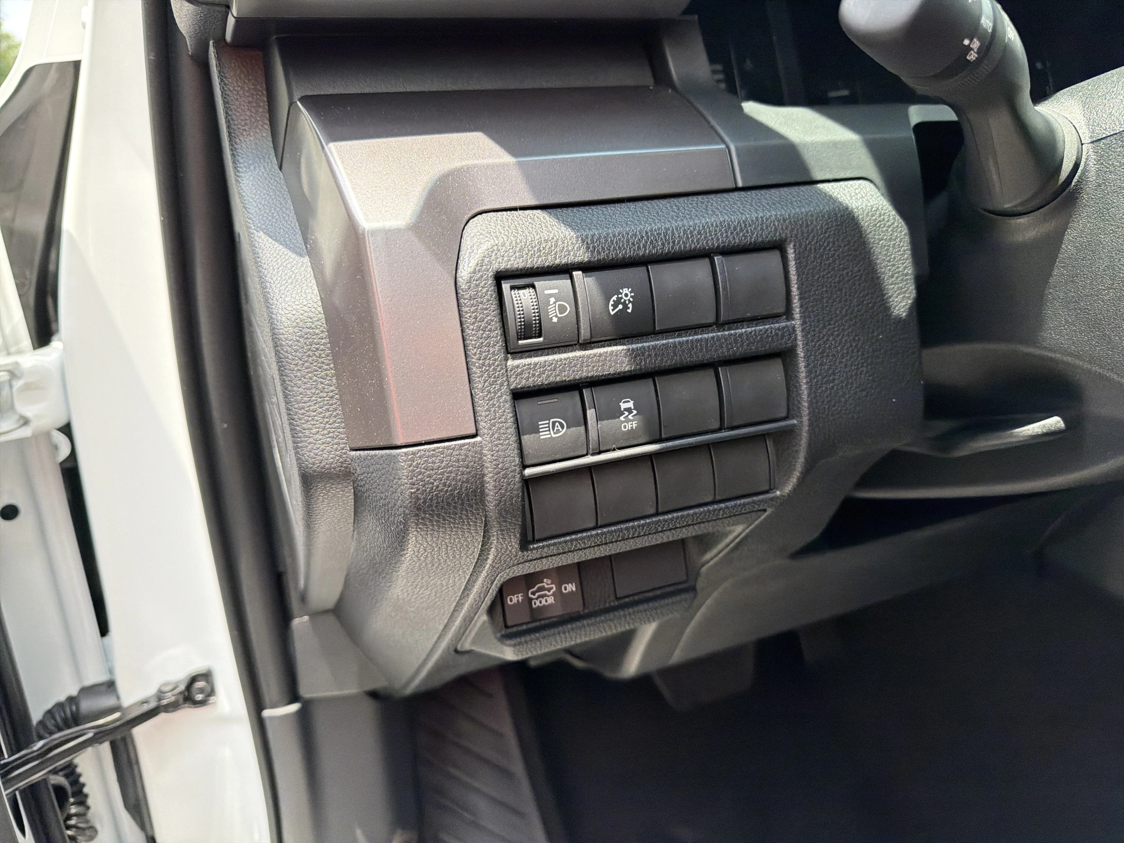 Toyota Tacoma 4WD SR5 Double Cab 6' Bed AT (Natl) 2026 — side view