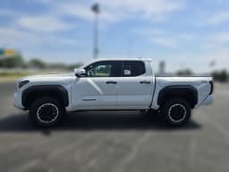 Toyota Tacoma 4WD TRD Off Road Double Cab 5' Bed AT (Natl) 2026 — side view