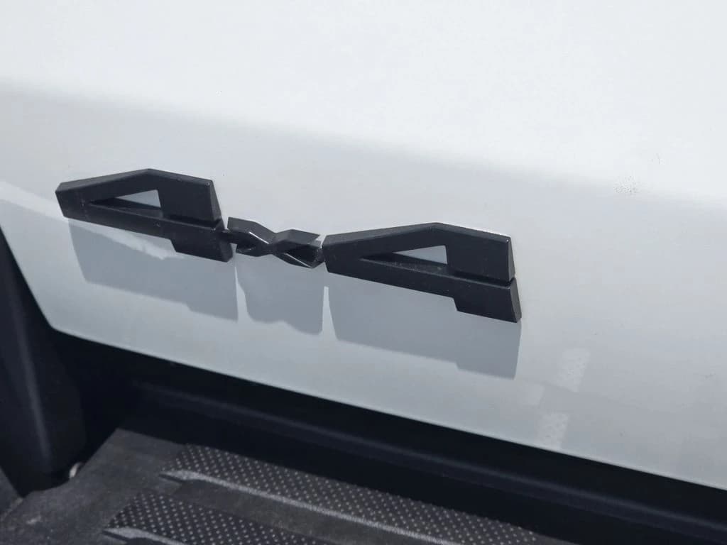 Toyota Tacoma 4WD TRD Off Road Double Cab 5' Bed AT (Natl) 2026 — side view