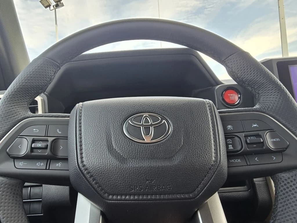 Toyota Tacoma 4WD TRD Off Road Double Cab 5' Bed AT (Natl) 2026 — side view