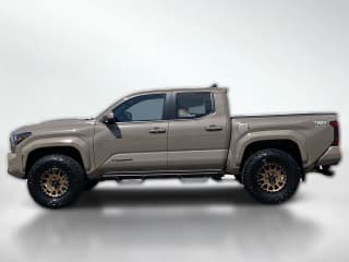 Toyota Tacoma 4WD TRD Sport Double Cab 5' Bed AT (Natl)