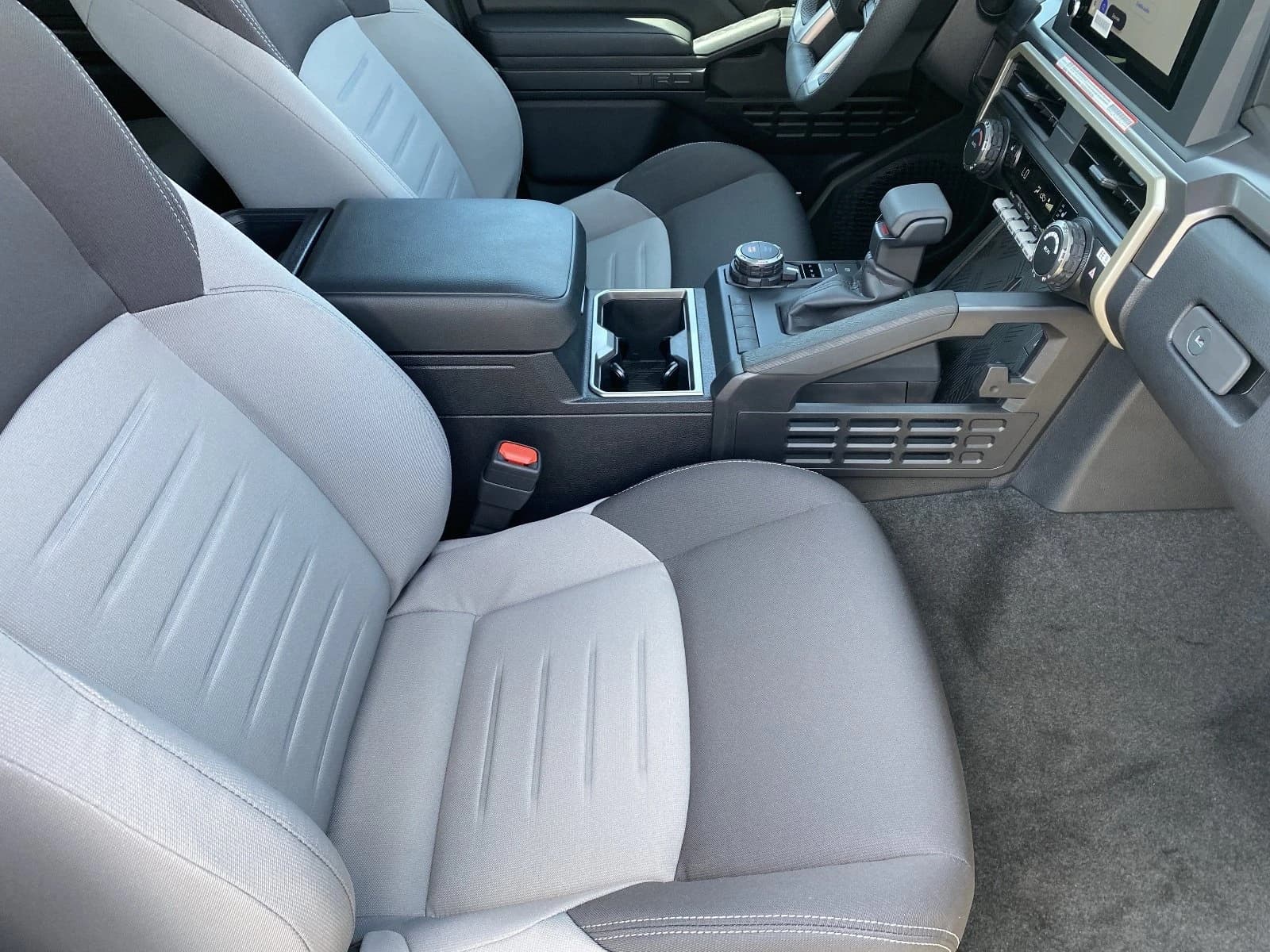 Toyota Tacoma 4WD TRD Sport Double Cab 5' Bed AT (Natl) 2026 — side view