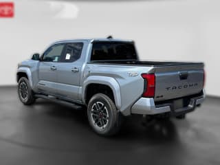 Toyota Tacoma 4WD TRD Sport Double Cab 5' Bed AT (Natl)