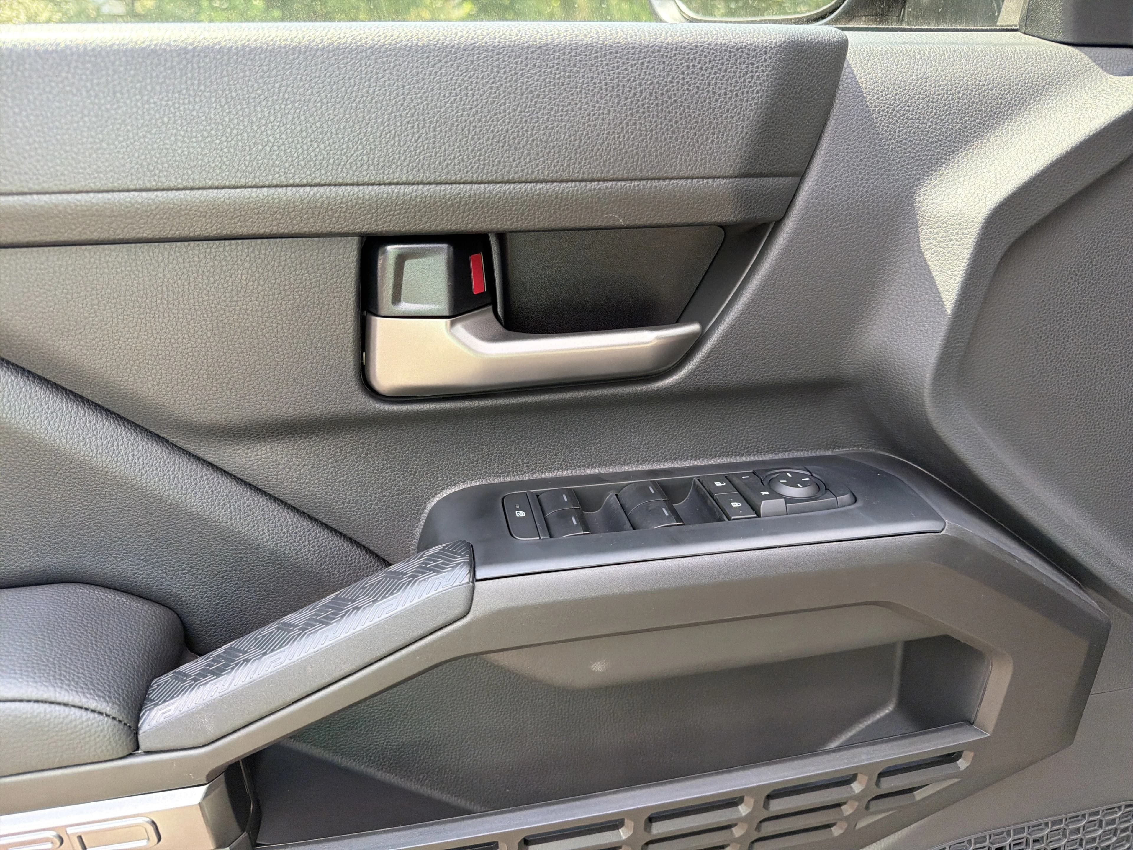 Toyota Tacoma 4WD TRD Sport Double Cab 5' Bed AT (Natl) 2026 — side view